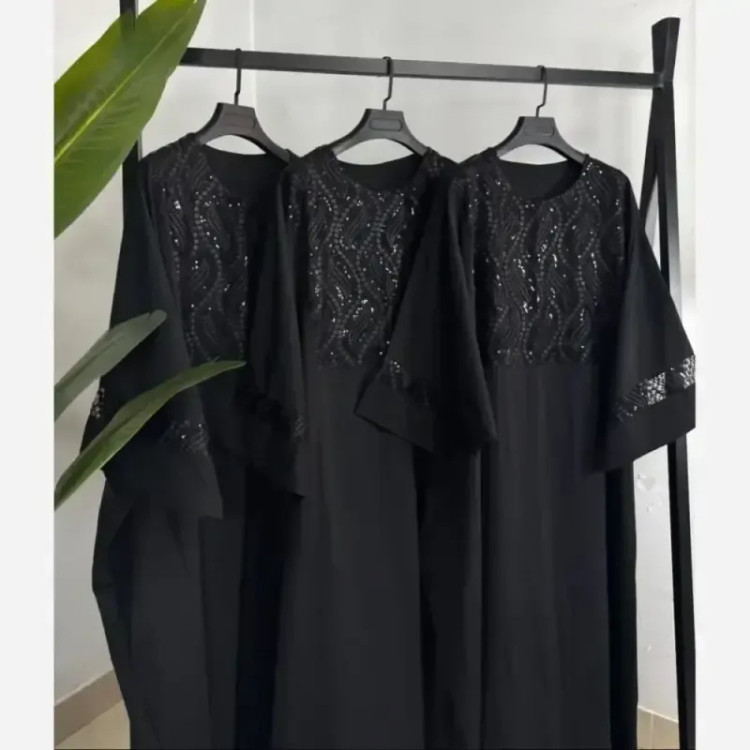 عبا مجلسی زنانه مدل آمیتیس جنس بوگاتی و گیپور رنگ مشکی سایز فری 38 تا 52